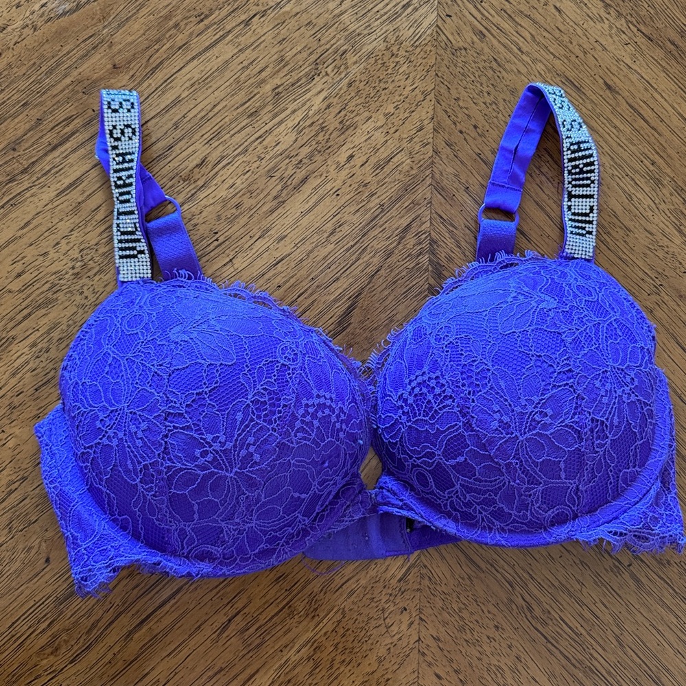 Victoria Secret Lace Shine Strap Push-Up Bra - Picture 2 of 6